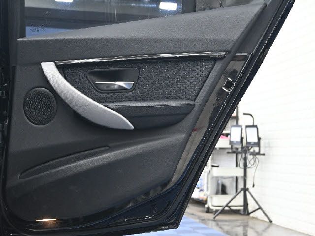 BMW 3SERIES SEDAN 2017 Image 31