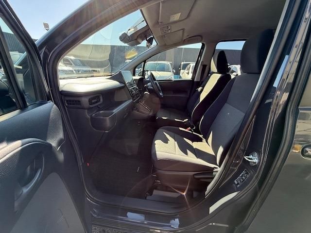 TOYOTA SIENTA HYBRID 2023 Image 31