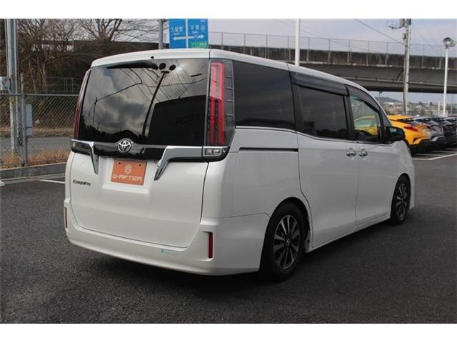 TOYOTA ESQUIRE 2017 Image 31