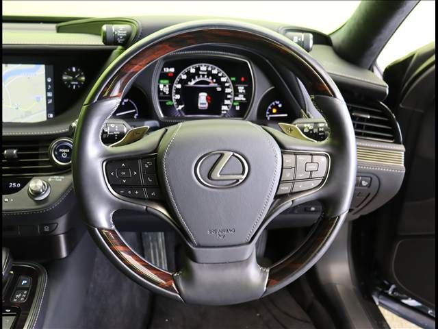 TOYOTA LEXUS LS500H 4WD 2017 Image 31