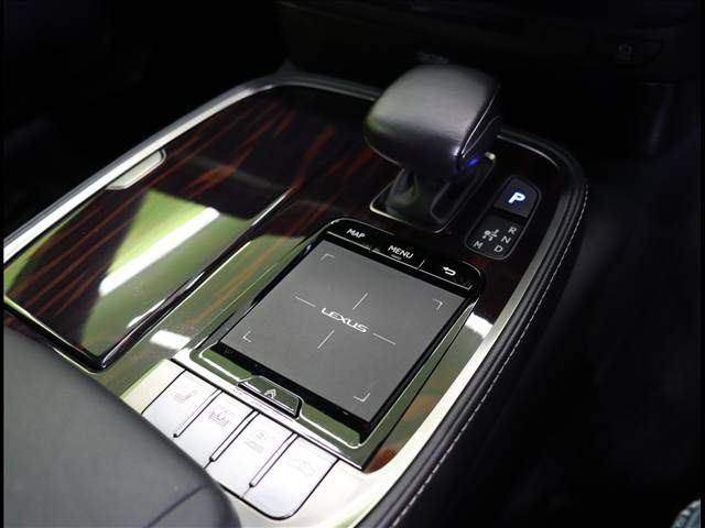 TOYOTA LEXUS LS500H 4WD 2017 Image 31