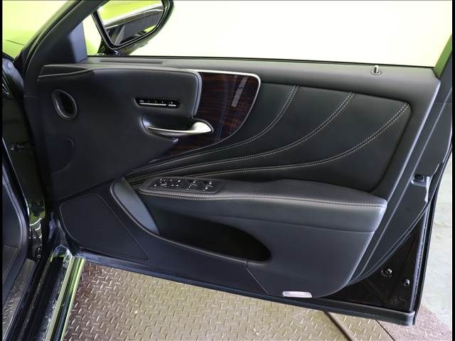 TOYOTA LEXUS LS500H 4WD 2017 Image 31