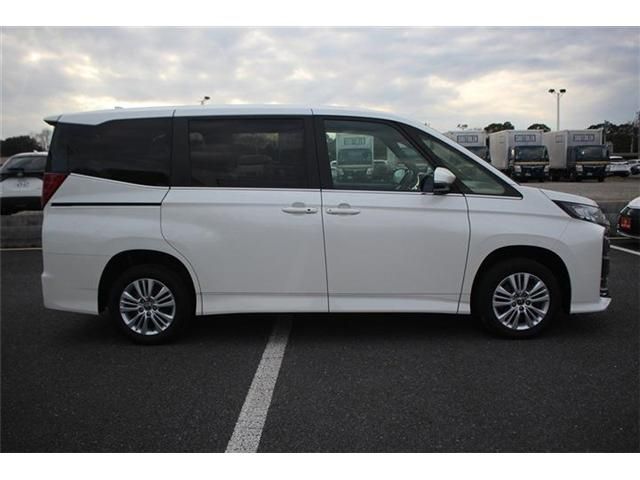 TOYOTA NOAH 4WD 2023 Image 31