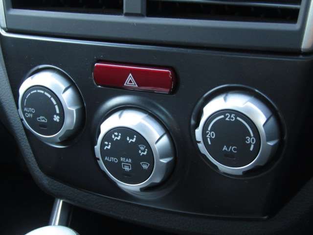 SUBARU IMPREZA WRX 5DOOR 2011 Image 31