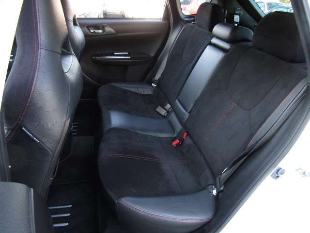 SUBARU IMPREZA WRX 5DOOR 2011 Image 31