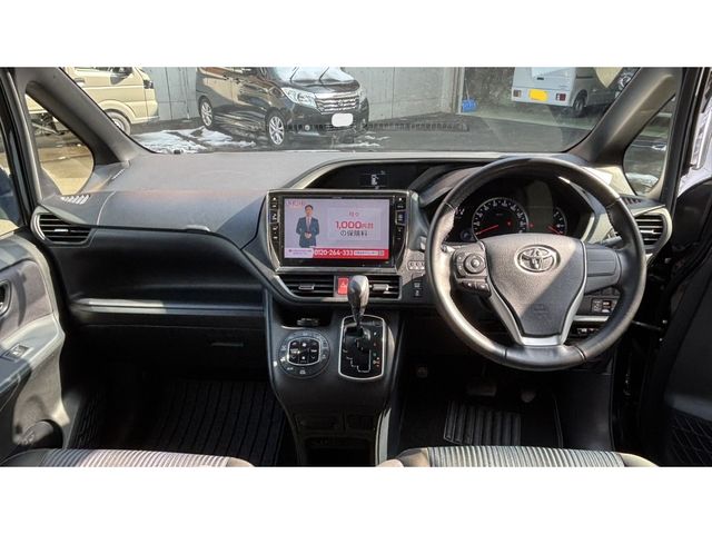 TOYOTA VOXY 2015 Image 31