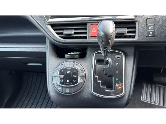 TOYOTA VOXY 2015 Image 31