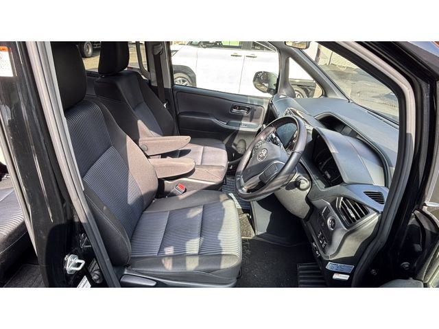 TOYOTA VOXY 2015 Image 31