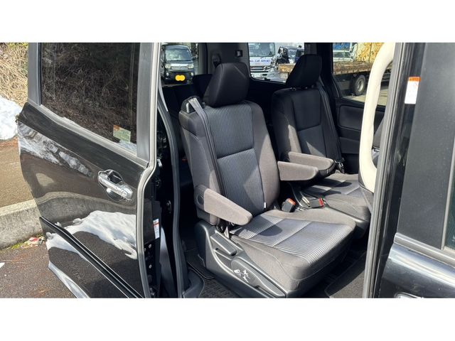 TOYOTA VOXY 2015 Image 31