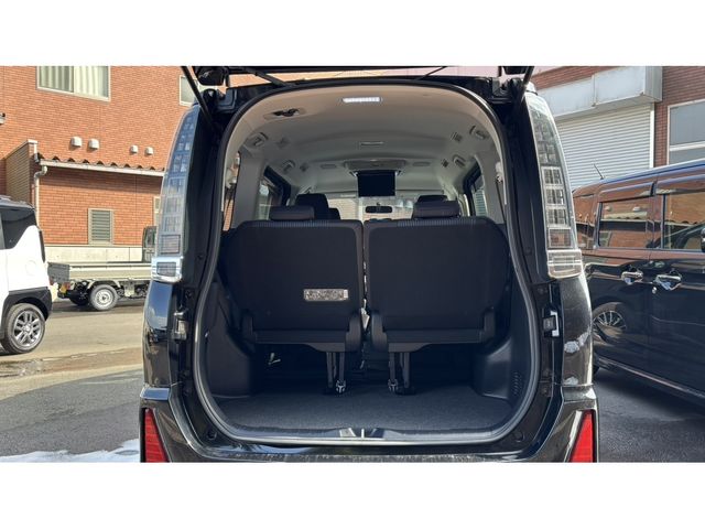 TOYOTA VOXY 2015 Image 31