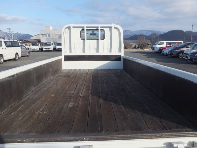 HINO DUTRO 2017 Image 31