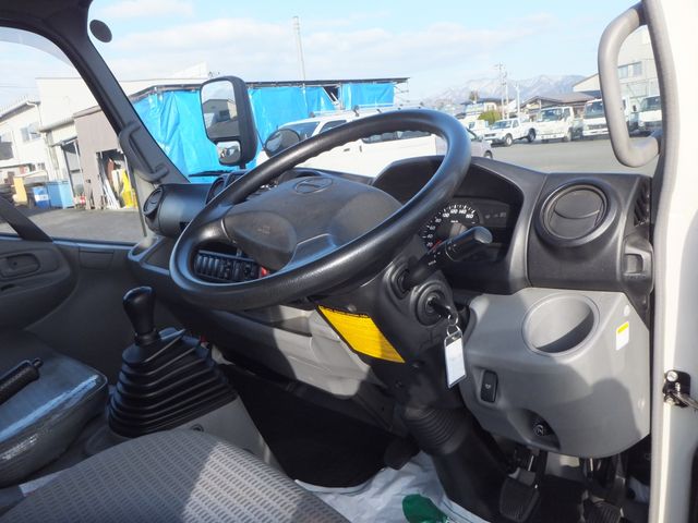 HINO DUTRO 2017 Image 31