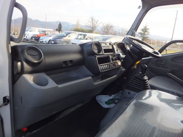 HINO DUTRO 2017 Image 31