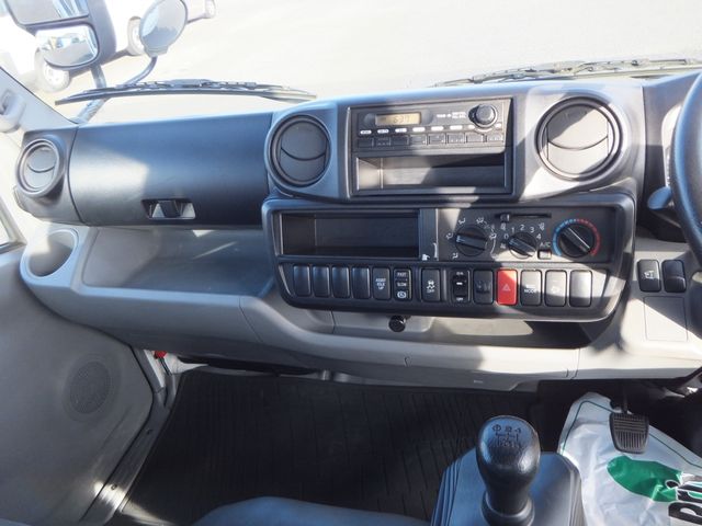 HINO DUTRO 2017 Image 31