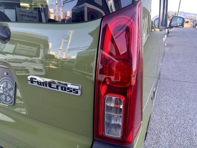 DAIHATSU TANTO FAN CROSS 2022 Image 31