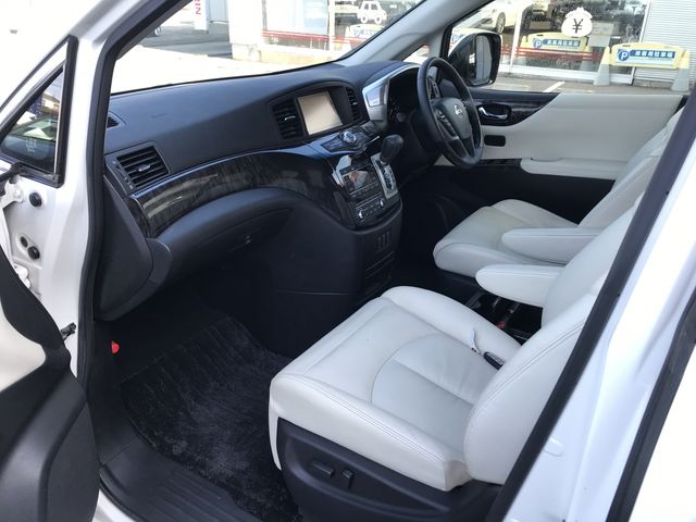 NISSAN ELGRAND 2017 Image 31