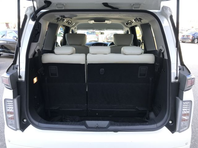 NISSAN ELGRAND 2017 Image 31