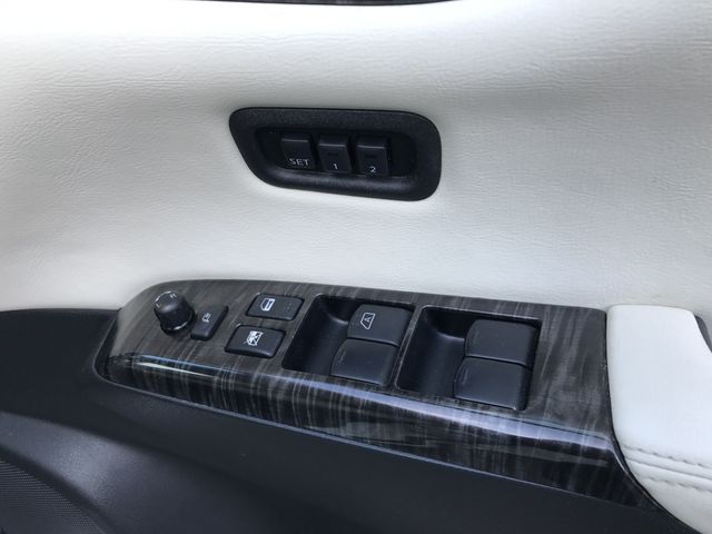 NISSAN ELGRAND 2017 Image 31
