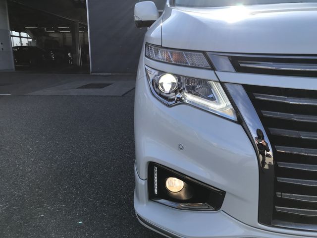 NISSAN ELGRAND 2017 Image 31