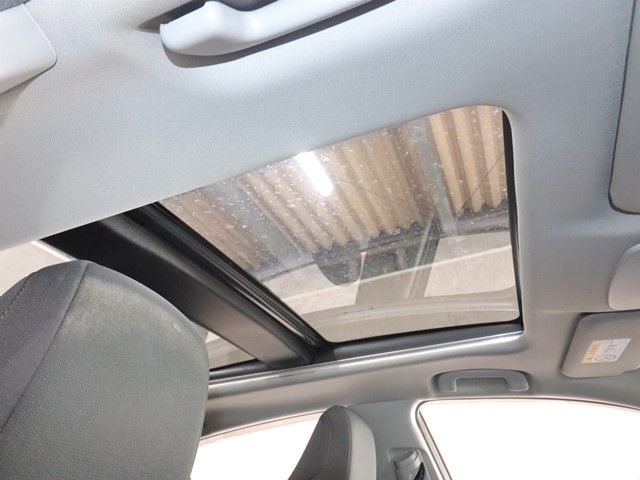 TOYOTA CAMRY HYBRID 2018 Image 31