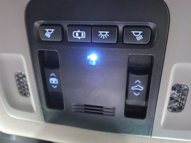 TOYOTA CAMRY HYBRID 2018 Image 31