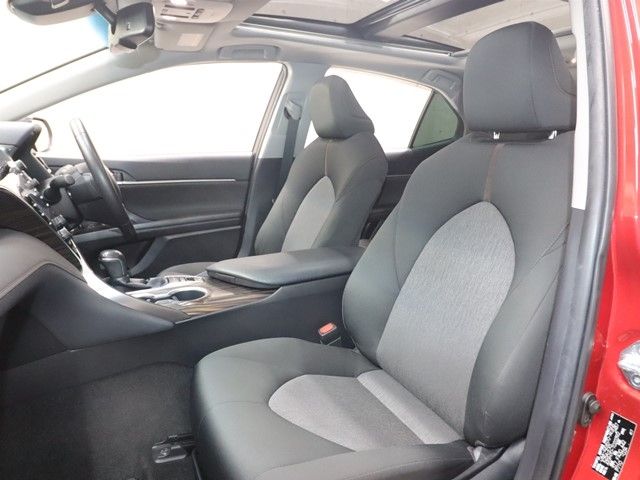 TOYOTA CAMRY HYBRID 2018 Image 31