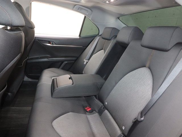 TOYOTA CAMRY HYBRID 2018 Image 31