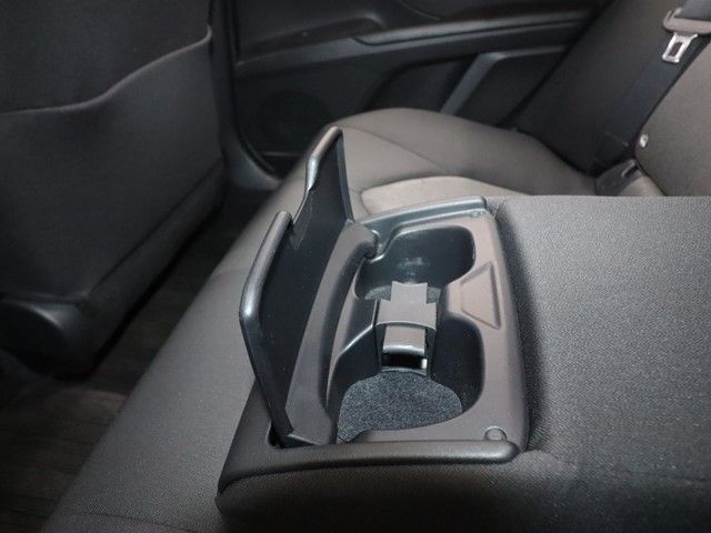 TOYOTA CAMRY HYBRID 2018 Image 31