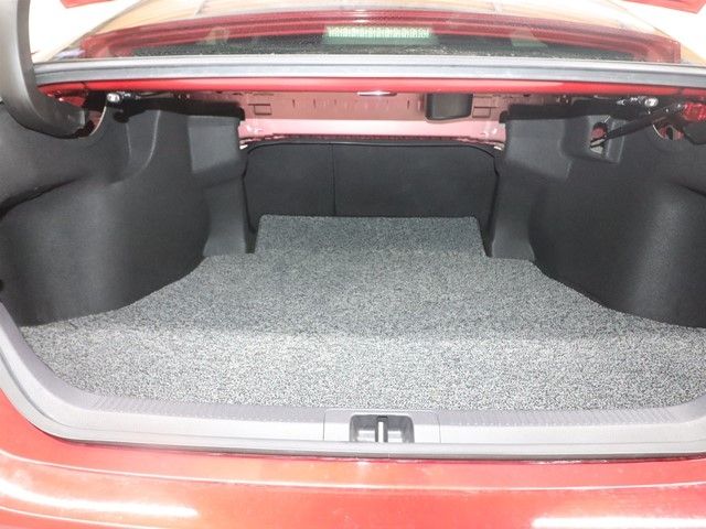 TOYOTA CAMRY HYBRID 2018 Image 31