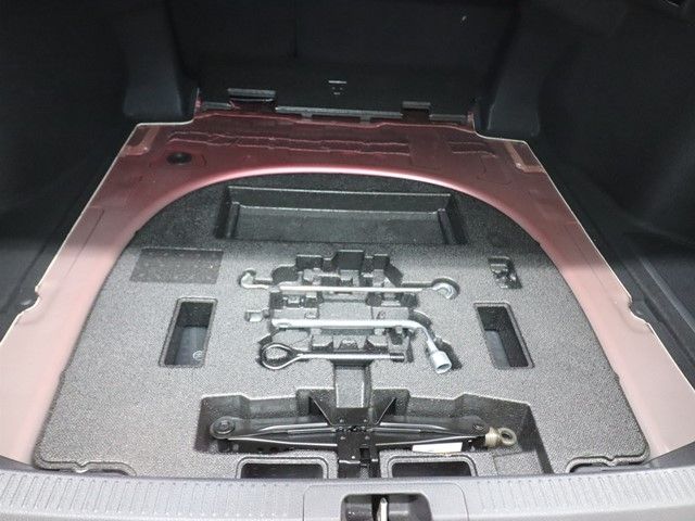 TOYOTA CAMRY HYBRID 2018 Image 31