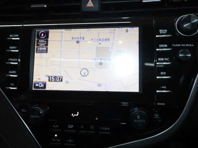 TOYOTA CAMRY HYBRID 2018 Image 31