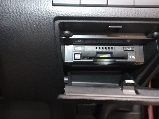 TOYOTA CAMRY HYBRID 2018 Image 31