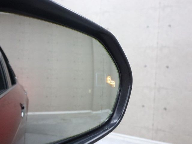 TOYOTA CAMRY HYBRID 2018 Image 31