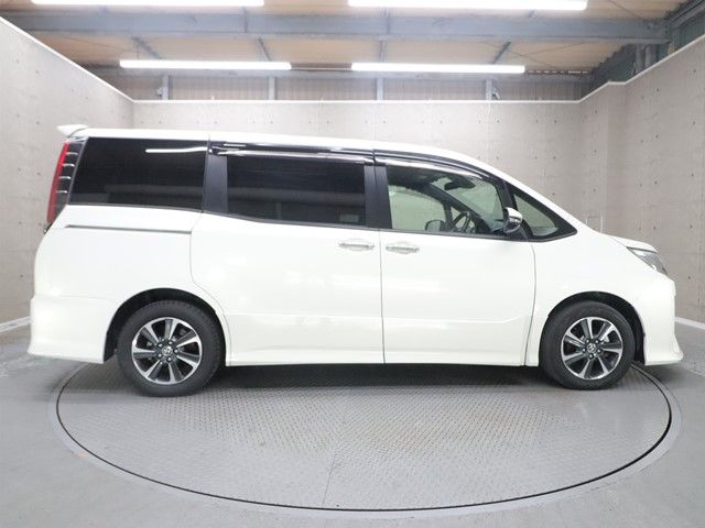 TOYOTA NOAH 2019 Image 31