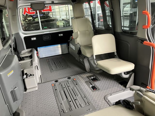 NISSAN NV350 CARAVAN 4WD 2020 Image 31