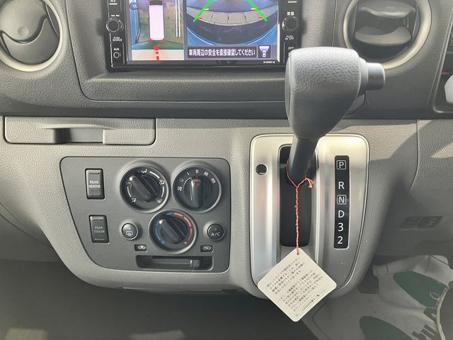 NISSAN NV350 CARAVAN 4WD 2020 Image 31