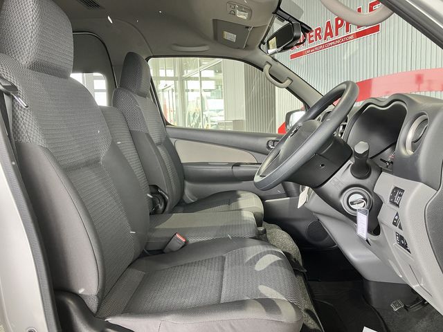 NISSAN NV350 CARAVAN 4WD 2020 Image 31