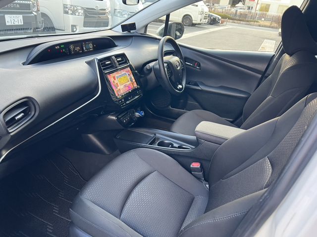 TOYOTA PRIUS 2019 Image 31
