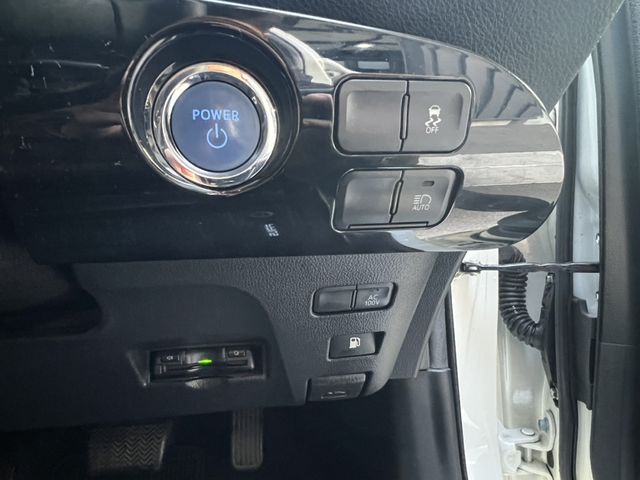 TOYOTA PRIUS 2019 Image 31