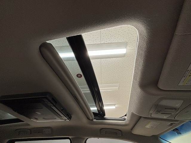 NISSAN ELGRAND 2017 Image 31