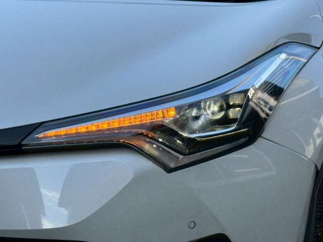 TOYOTA C-HR 2017 Image 31