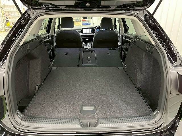 VOLKSWAGEN GOLF VARI 2023 Image 31