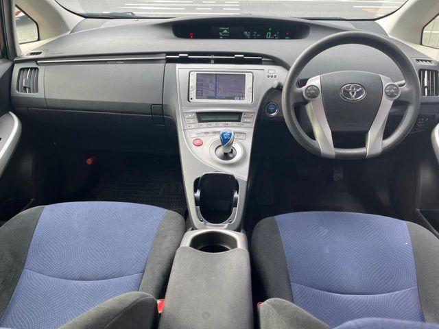 TOYOTA PRIUS 2013 Image 31