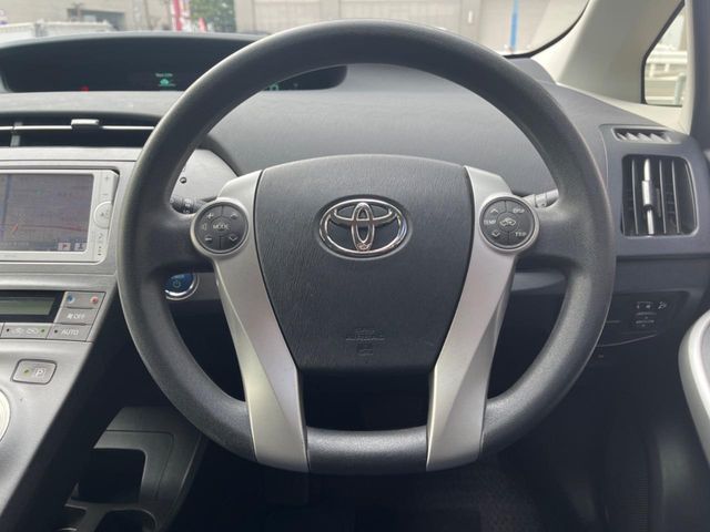TOYOTA PRIUS 2013 Image 31