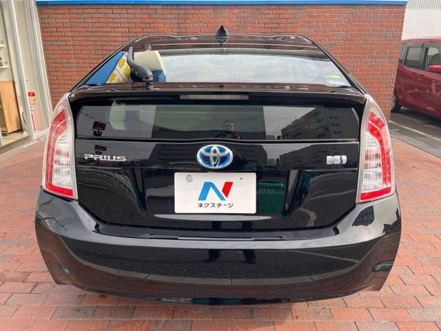 TOYOTA PRIUS 2013 Image 31