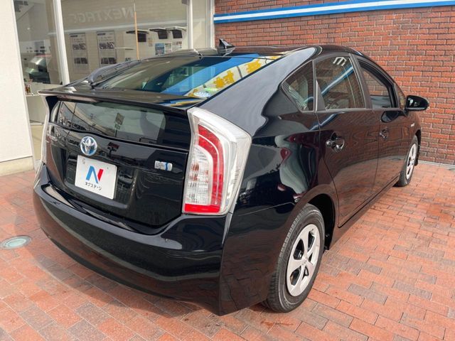 TOYOTA PRIUS 2013 Image 31