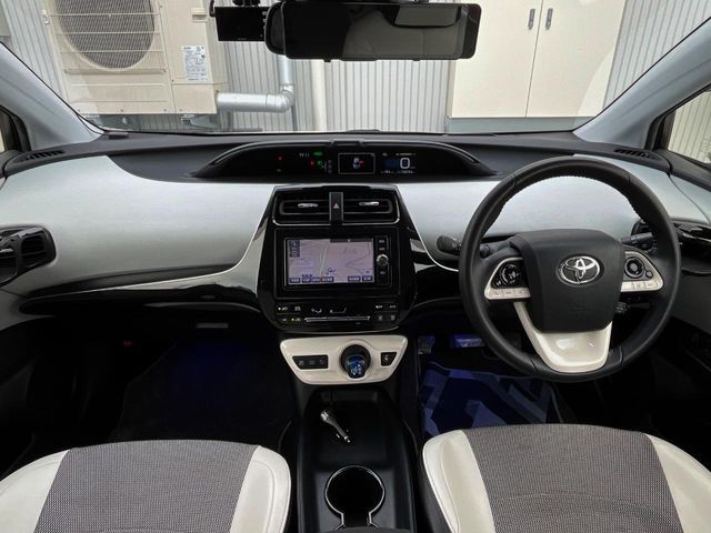 TOYOTA PRIUS 2016 Image 31