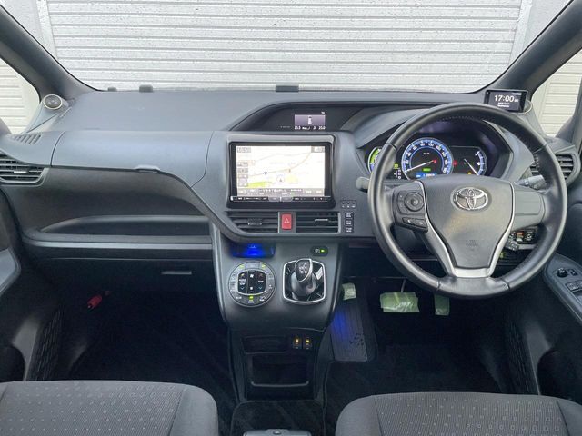 TOYOTA VOXY HYBRID 2015 Image 31