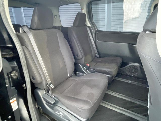 TOYOTA VOXY HYBRID 2015 Image 31