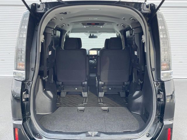 TOYOTA VOXY HYBRID 2015 Image 31